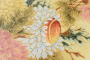 Zsolnay dísztál. Hibátlan, korának megfelelő kopásokkal és gyári tűzrepedéssel. Színesen festett és ...