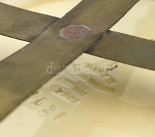 Zsolnay dísztál. Hibátlan, korának megfelelő kopásokkal és gyári tűzrepedéssel. Színesen festett és ...