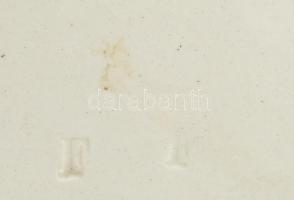 Fali dísztál pár. Színes mázakkal festett fajansz. Öblében Ámor és Psziché jelenettel. Jelzett. Form...