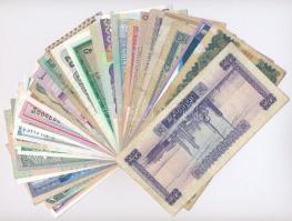 Vegyes 33db-os bankjegy tétel a világ minden tájáról, mind különféle, közte 17db hajtatlan bankjegy ...