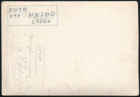 cca 1940 Léva, Hajdú Sándor (1905-1992) lévai fényképész Mussolini utcai üzletének belseje fotózásho...