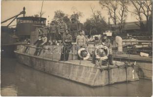 1919 "MAGDA" a Dunaflottilla, majd később a Magyar Királyi Honvéd Folyamőrség "HUSZÁR" nevű páncélozott motorcsónakja / Donauflottille (later Royal Hungarian River Guard) armoured speed boat. photo (fa)