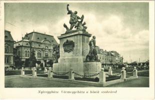 1938 Nyíregyháza, Vármegyeháza a Hősök szobrával, emlékmű. Fábián kiadása (EK)