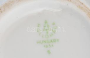 Hollóházi MÉH virágmintás váza, matricás, jelzett, kis kopásnyomokkal, m: 16,5 cm + Hollóházi porcel...