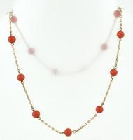 14k Arany (Au) ékszerszett korallokkal. Jelzés nélkül. bruttó: 21g, m: 52, h: 20,5 és 43 cm