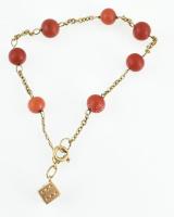 14k Arany (Au) ékszerszett korallokkal. Jelzés nélkül. bruttó: 21g, m: 52, h: 20,5 és 43 cm