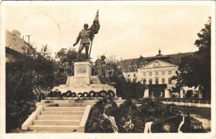 1937 Kalocsa, Hősök szobra, emlékmű. Készítette Sidló Ferenc (b)