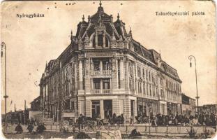 1918 Nyíregyháza, Takarékpénztári palota, piac. Vasúti levelezőlapárusítás 777. (EM)