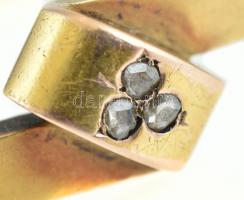 14k Arany (Au) karreif régi csiszolású achtkant gyémánt cca. 3x0,04 ct. bruttó: 12,5 g. Jelzett. h: ...