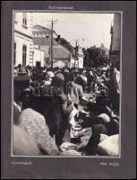 1942 Szatmárnémeti (Satu Mare), Románia, vászonvásár, 2 db kartonra ragasztott fotó, feliratozva, 22,5×17 és 16,5×10,5 cm