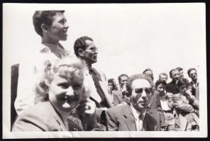 Lukácsi Margit énekesnő aláírása az őt ábrázoló kép hátoldalán