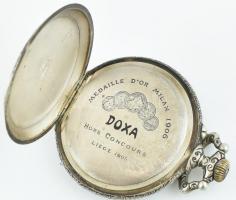 8 napos vadász Doxa. Fém tokos zsebóra, sérült számlappal, tisztításra szorul, tokon vadász jelenett...