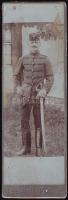 cca 1900-1915 Katona díszegyenruhában, karddal, keményhátú fotó szecessziós hátlappal, 16,5x5,5 cm