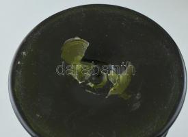 Kancsó, négy pohárral. XIX. sz. Ausztria. Kézzel formázott hutaüveg, kézi, angyalos festéssel, minim...