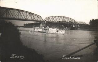 1947 Tiszaug, Tisza híd, SZENTEDRE gőzüzemű oldalkerekes személyhajó. photo (apró szakadás / tiny tear)