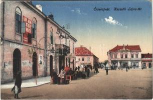 Érsekújvár, Nové Zamky; Kossuth Lajos tér, piac, Nemzeti szálloda, Pollák üzlete. Vasúti levelezőlapárusítás 245. 1919/23 / square, shops, market, hotels (Rb)