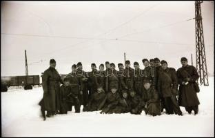 II. világháborús katonai negatívok, csoportkép, lovas katona, stb., 9 db, 9×6 cm