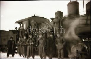 II. világháborús katonai negatívok, csoportkép, lovas katona, stb., 9 db, 9×6 cm