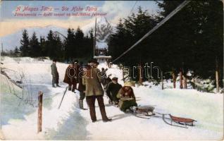 1916 Tátralomnic, Tatranská Lomnica ( Magas Tátra, Vysoké Tatry); Rodli csapat az induláshoz felmenet, téli sport, szánkózók / winter sport, sleigh race, sledding (Rb)