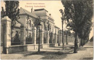 1910 Szabadka, Subotica; Honvéd huszárlaktanya. Heumann Mór kiadása / K.u.K. military, hussar barracks (kis szakadás / small tear)