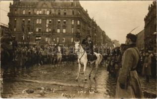 1919 Budapest XI. Horthy Miklós bevonulása a Gellért térre. Magyar Nemzeti Hadsereg Fővezérsége Sajtó osztály. photo