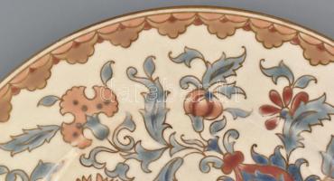 Zsolnay dísztányér. Porcelánfajansz, felületén magas tüzű színes mázakkal festett és kontúraranyozot...