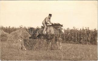 1940 Lóugratás gyakorlat a harctéren / WWII Hungarian military, horse riding practice. Fóti György (Békéscsaba) photo (EK)