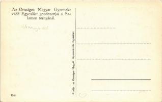 Az Országos Magyar Gyermekvédő Egyesület gondozottjai a Salamon-toronynál Visegrádon (EK)