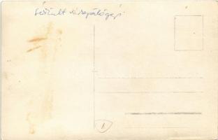 Az Osztrák-Magyar Haditengerészet repülőállomása Polában, matrózok egy sérült hidroplánnal (L 126) /...