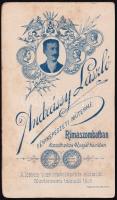 cca 1905 Andrássy László rimaszombati (Felvidék) fényképész által készített vizitkártya fotó, hátoldalán saját nyomtatott arcképével, 11×6 cm