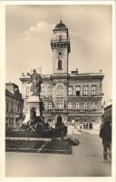 Komárom, Komárno; Klapka tér és szobor, Városháza / square, town hall, statue