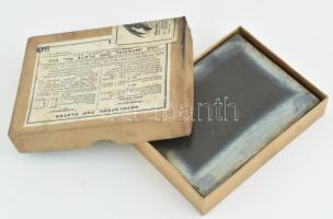 cca 1910 14 db üvegnegatív hegyaljai családról, dobozon feliratozva, 12×9 cm