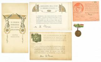1911 Róma, az Olasz Bélyeggyűjtők Szövetsége XV. nemzetközi kongresszusának emlékei: belépőkártya, meghívók bankettre és fogadásra, programfüzet, emlékérem szalaggal. Összesen 5 db.