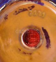 Zsolnay szecessziós díszváza.
Fehércserép. Felületén selyem és magas fényű, magas tüzű labradormázz...