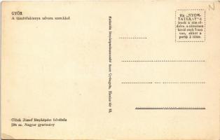 Győr, Tűzoltólaktanya udvara szekerekkel, tűzoltókocsik. Glück József fényképész felvétele 596. (EK)