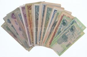 130db-os Korona-, Pengő-, és Forint bankjegytétel, közte 1936. 10P alacsony sorszám (B303 000081) és...