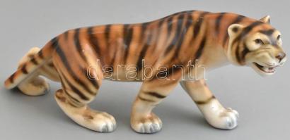Royal Dux porcelán tigris, kézzel festett, jelzett, kis hibával, h: 18 cm