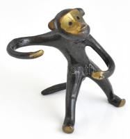 Réz majom figura, kopásnyomokkal, m: 8,5 cm