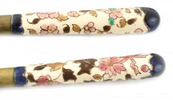 3-3 db porcelán nyelű kés és villa réz pengével, egyik sérült és javított, többi kopásnyomokkal, kis...