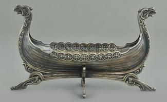 Ezüst(Ag) vikinghajó, jelzés nélkül, h: 20 cm, nettó: 167 g