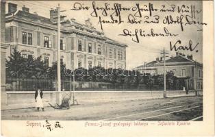 1904 Sopron, Ferenc József gyalogsági laktanya. Blum N. kiadása (EB)