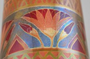 Zsolnay váza - a Tutanhamon sorozatból, Fehércserép. Az alapmázon többrétegű, színes eozinmázakkal f...