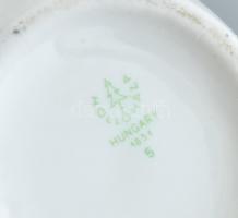 Hollóházi Dunaújváros motívumos, virágmintás váza. Matricás, jelzett, hibátlan, m: 16,5 cm