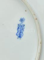 Herendi dísztál. Színesen festett porcelán. Peremén áttört, rokályos díszítmények, öblében festett v...