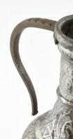 Kézzel formázott réz vizeskorsó keleti díszítéssel. XX. sz eleje 34 cm