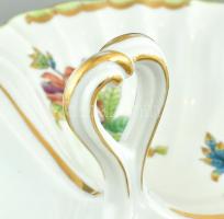 Herendi Viktória mintás hármas kínálótál, szív alakú fogóval. Kézzel festett porcelán, kopott, jelze...