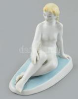Zsolnay ülő akt. Kézzel festett, jelzett, hibátlan 17 x 14,5 cm