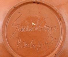 Szabó Kinga (1938-) Fácános dísztál. Kézzel festett mázas kerámia. Jelzett, hibátlan d: 30 cm