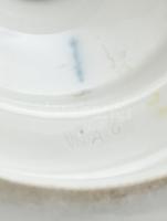 Königliche Porzellan Manufaktur fedeles díszváza. Korának megfelelő állapotban. Apró kopásokkal. Kéz...