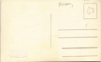 Pozsony, Pressburg, Bratislava; téli utcakép virágokkal feldíszített lovashintóval, könyvnyomda, kön...